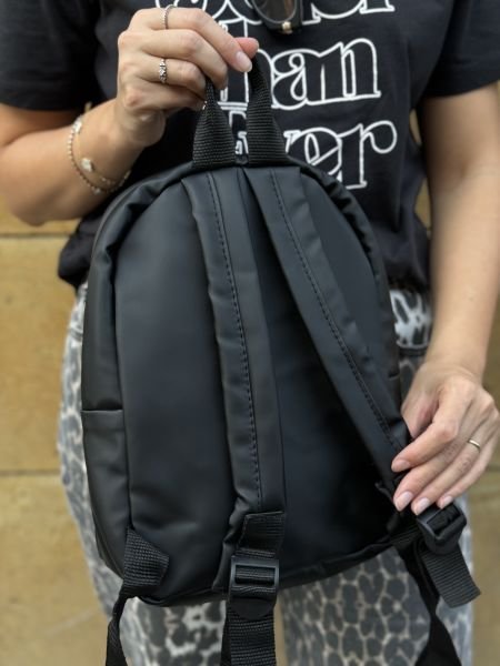 Su Geçirmez Kadın Sırt Çantası Siyah