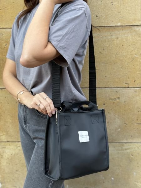 Saten Kumaş Kadın Omuz Çantası Siyah