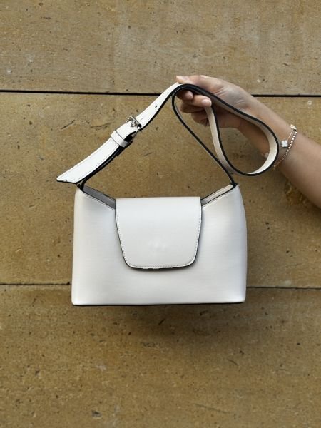 Havana Kapaklı Krem Baget Çanta