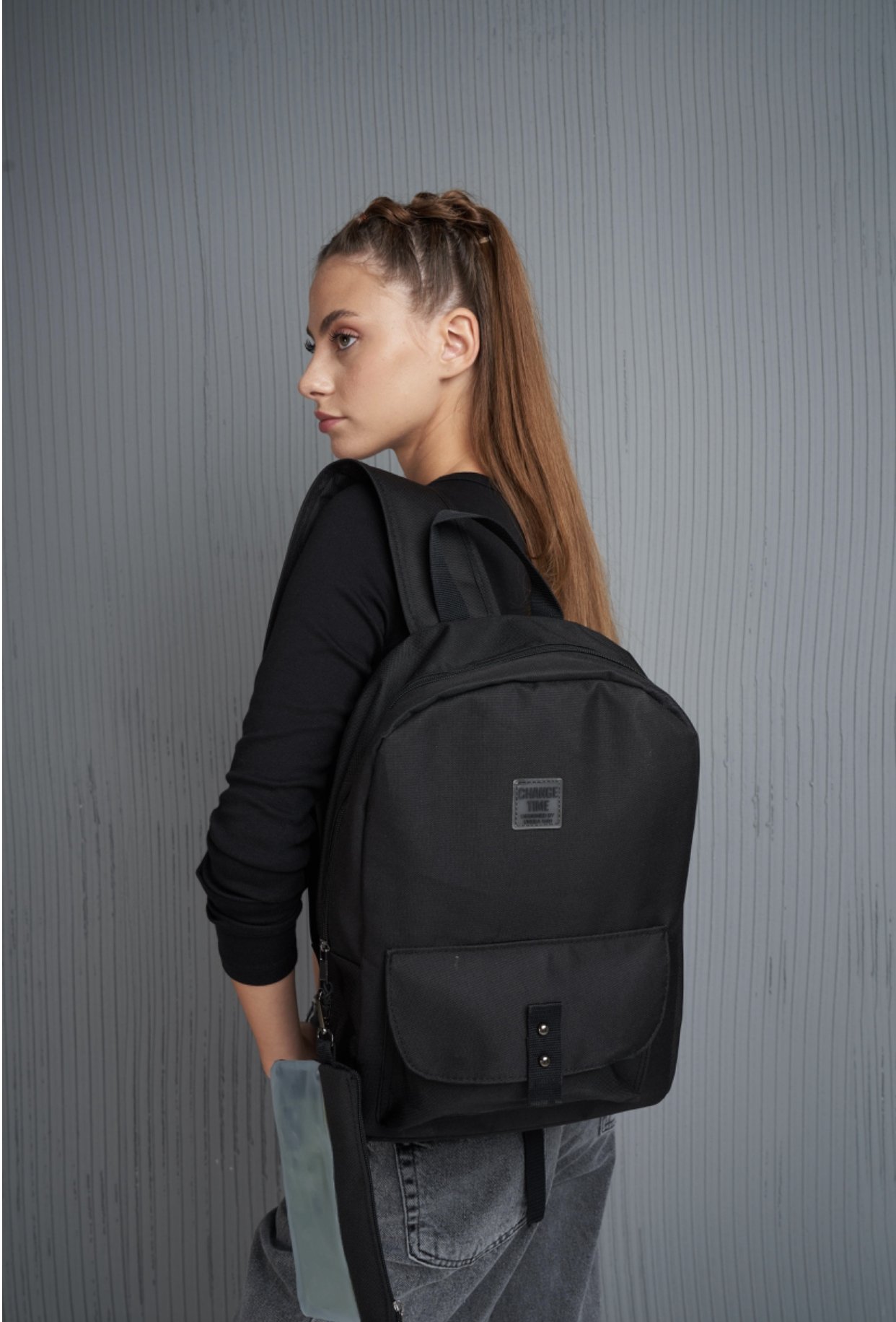 Kalemlikli Siyah Sırt Çantası