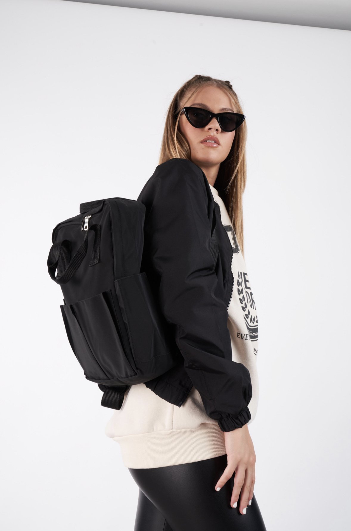 Çift Cepli Su Geçirmez Siyah Sırt Çantası