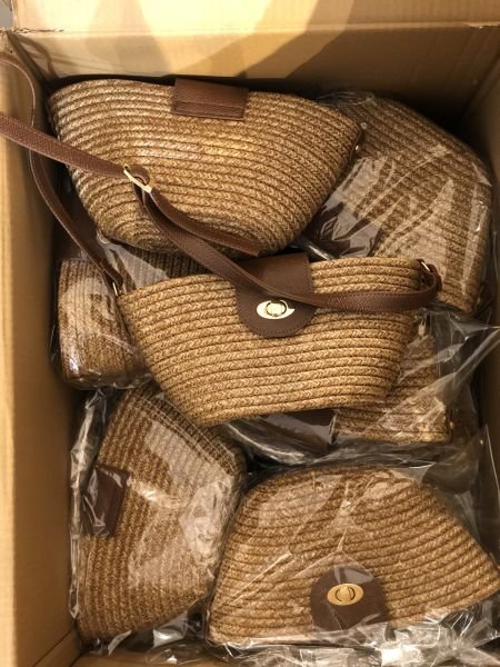 Leila Kilit Detaylı Hasır Çapraz Çanta Vizon