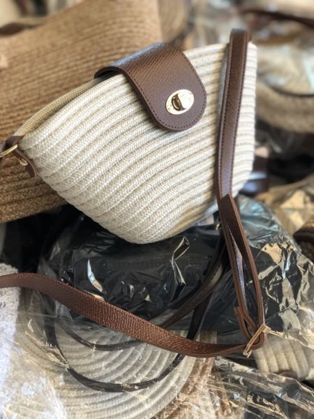 Leila Kilit Detaylı Hasır Çapraz Çanta Krem