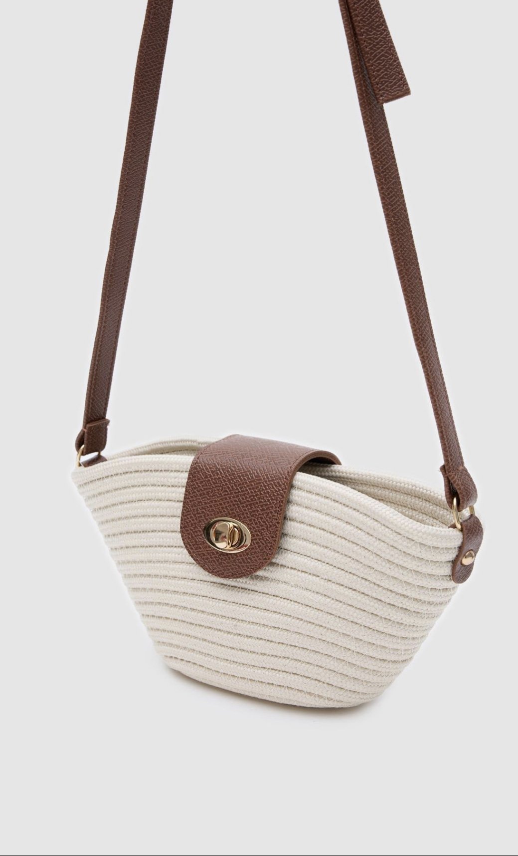 Leila Kilit Detaylı Hasır Çapraz Çanta Krem