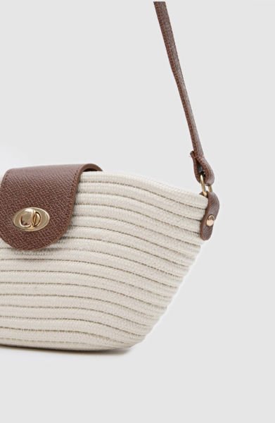 Leila Kilit Detaylı Hasır Çapraz Çanta Krem