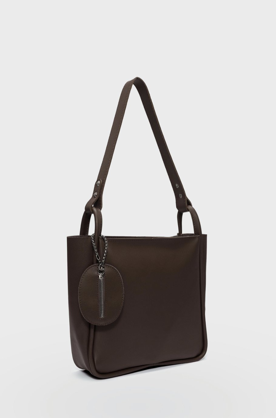 Charmlı Omuz Çantası Kahve