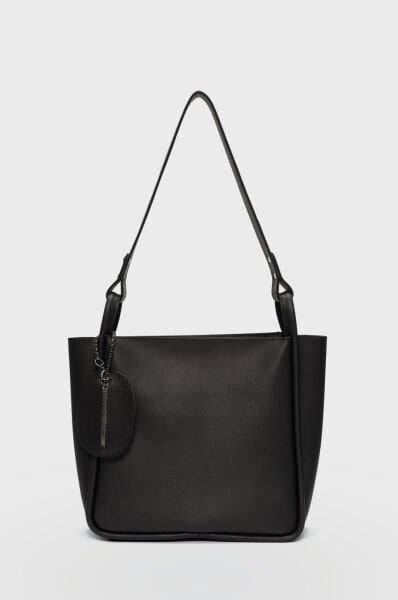Charmlı Omuz Çantası Siyah