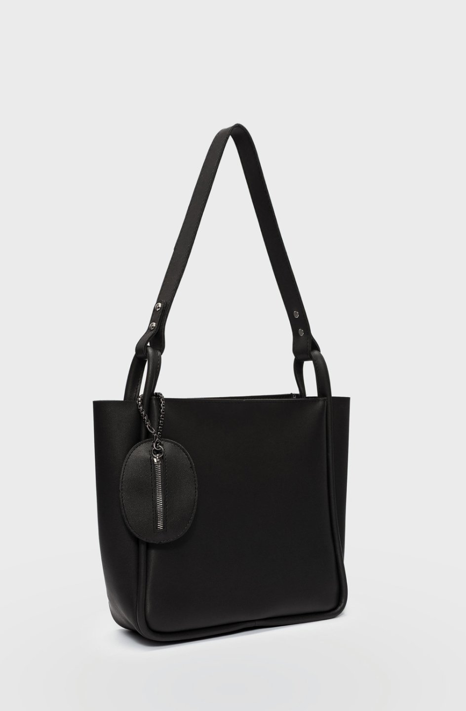 Charmlı Omuz Çantası Siyah
