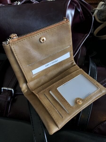 Düğmeli Kadın Cüzdanı Vizon