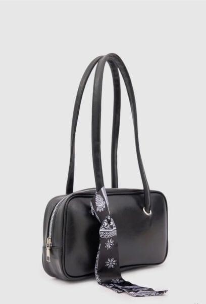 Fular Detaylı Baget Çanta Siyah