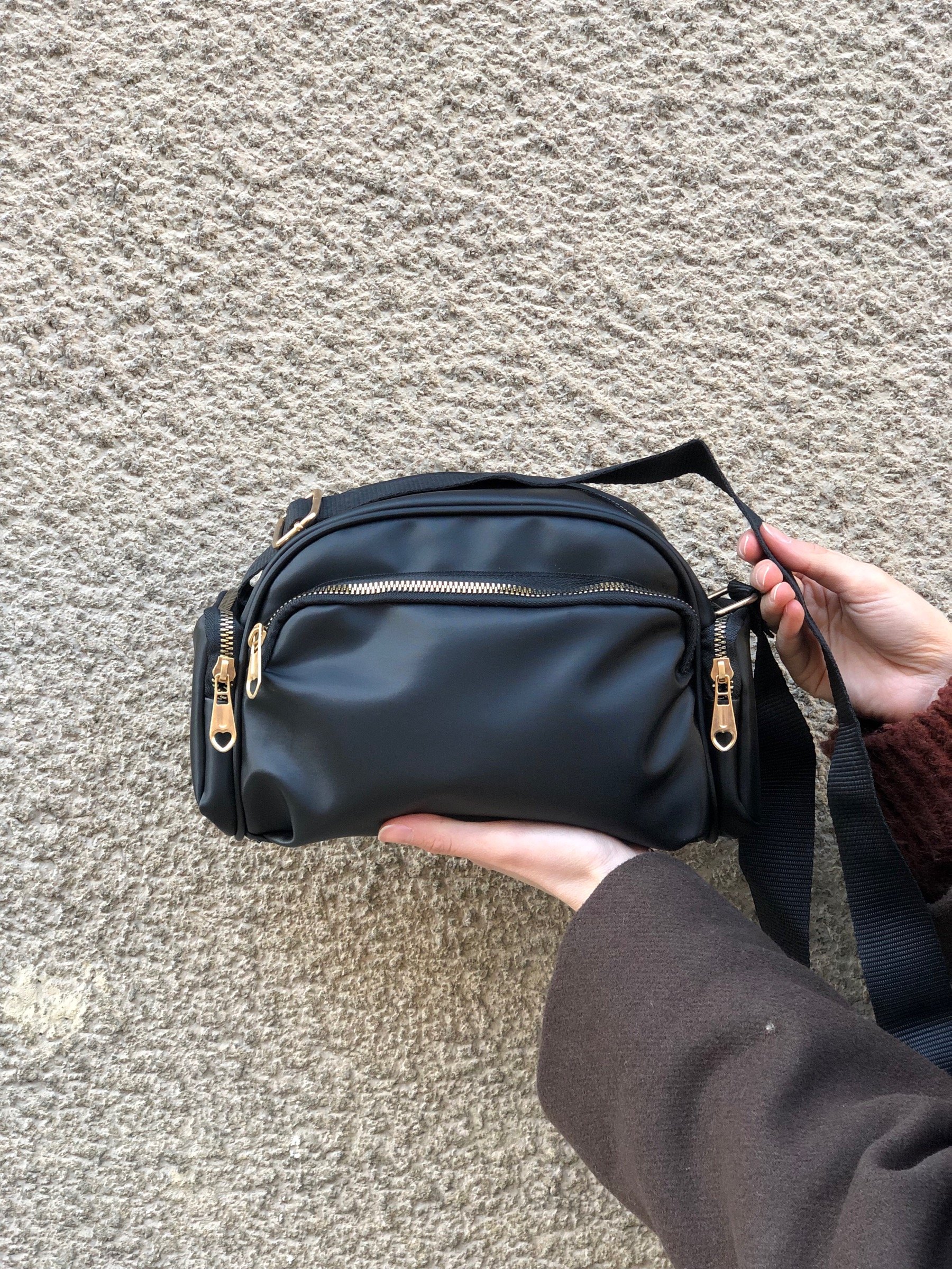 Bol Gözlü Çapraz Askılı Çanta Siyah