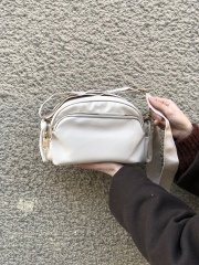 Bol Gözlü Çapraz Askılı Çanta Krem