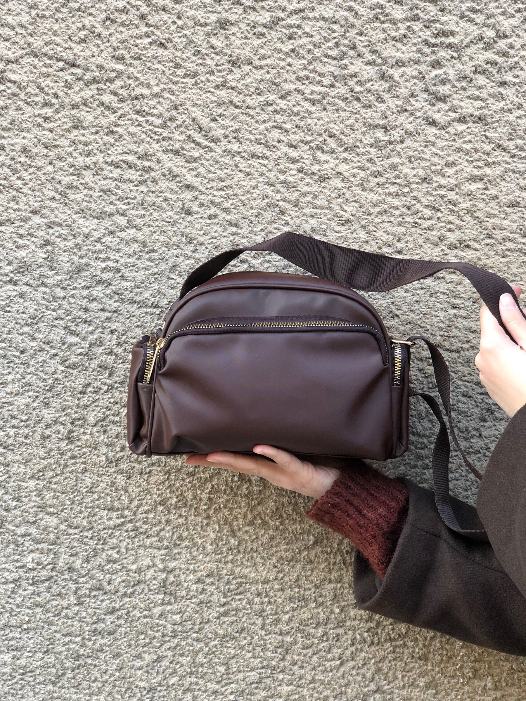 Bol Gözlü Çapraz Askılı Çanta Kahverengi