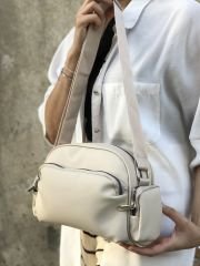 Bol Gözlü Çapraz Askılı Çanta Krem