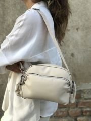 Bol Gözlü Çapraz Askılı Çanta Krem