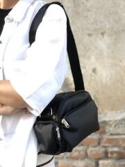 Bol Gözlü Çapraz Askılı Çanta Siyah