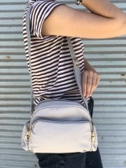 Bol Gözlü Çapraz Askılı Çanta Gri