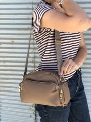 Bol Gözlü Çapraz Askılı Çanta Vizon