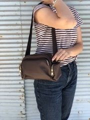 Bol Gözlü Çapraz Askılı Çanta Acıkahve