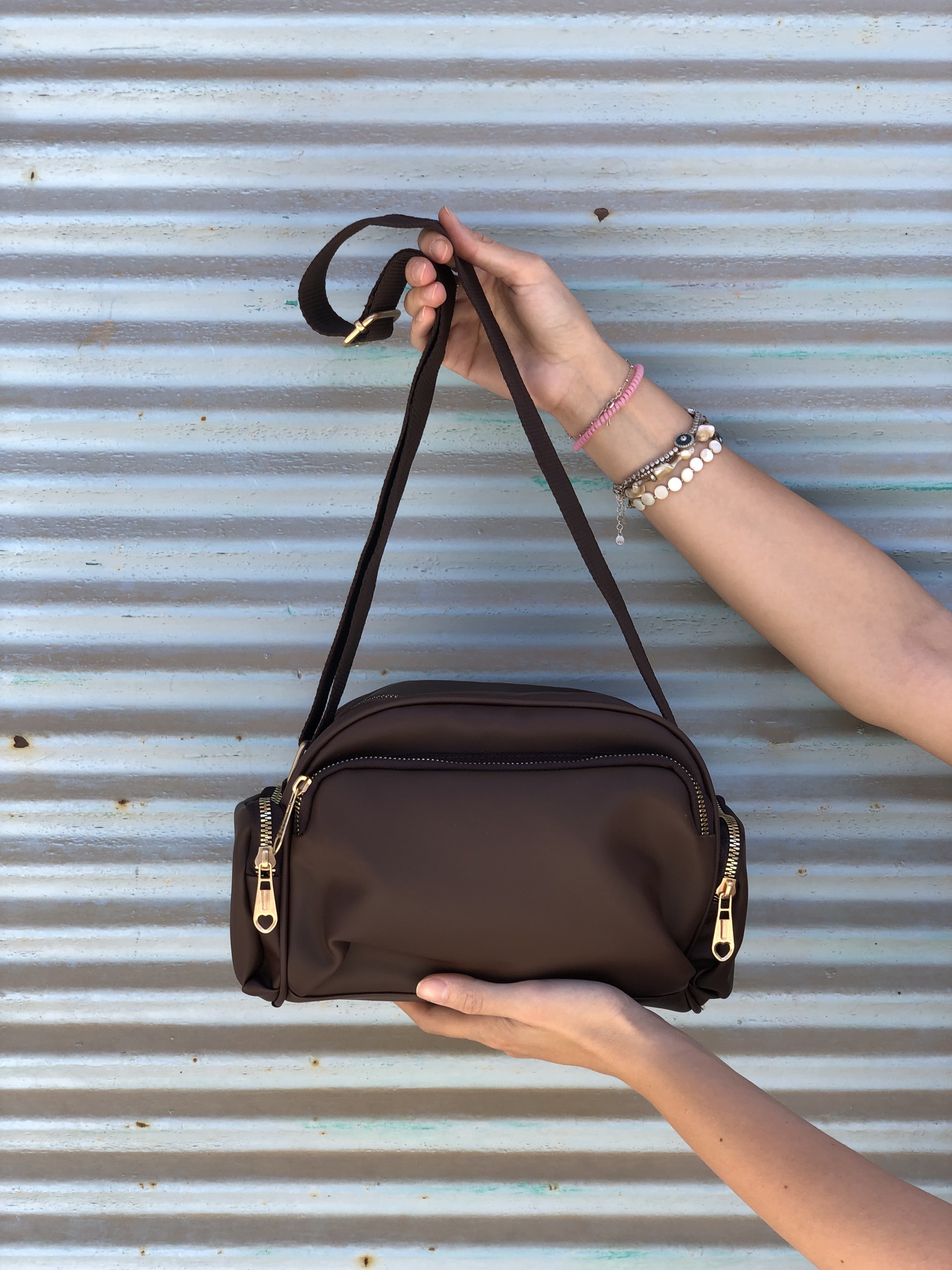 Bol Gözlü Çapraz Askılı Çanta Acıkahve