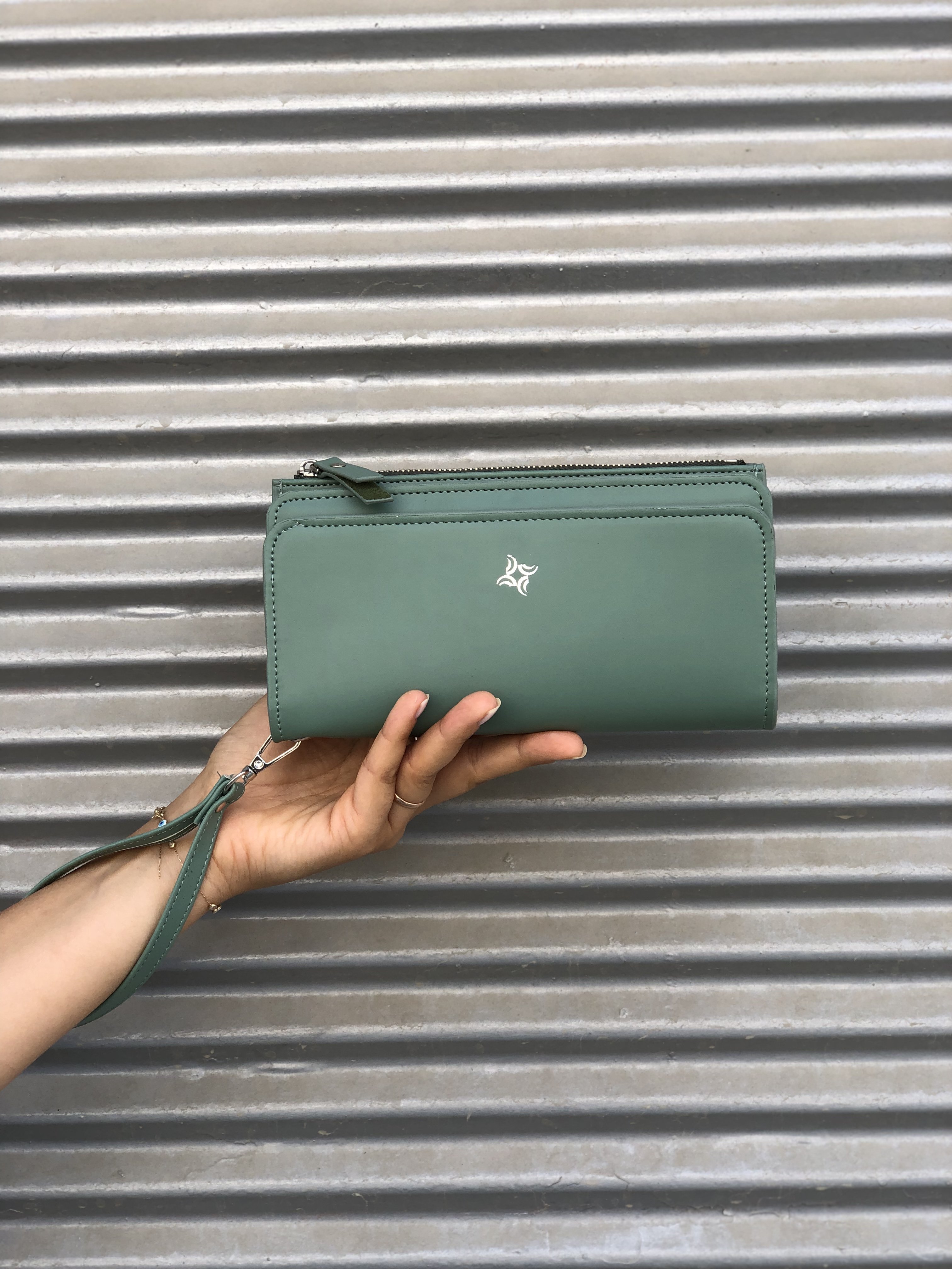 Çok Gözlü Bilek Askılı Kadın Cüzdanı Yeşil