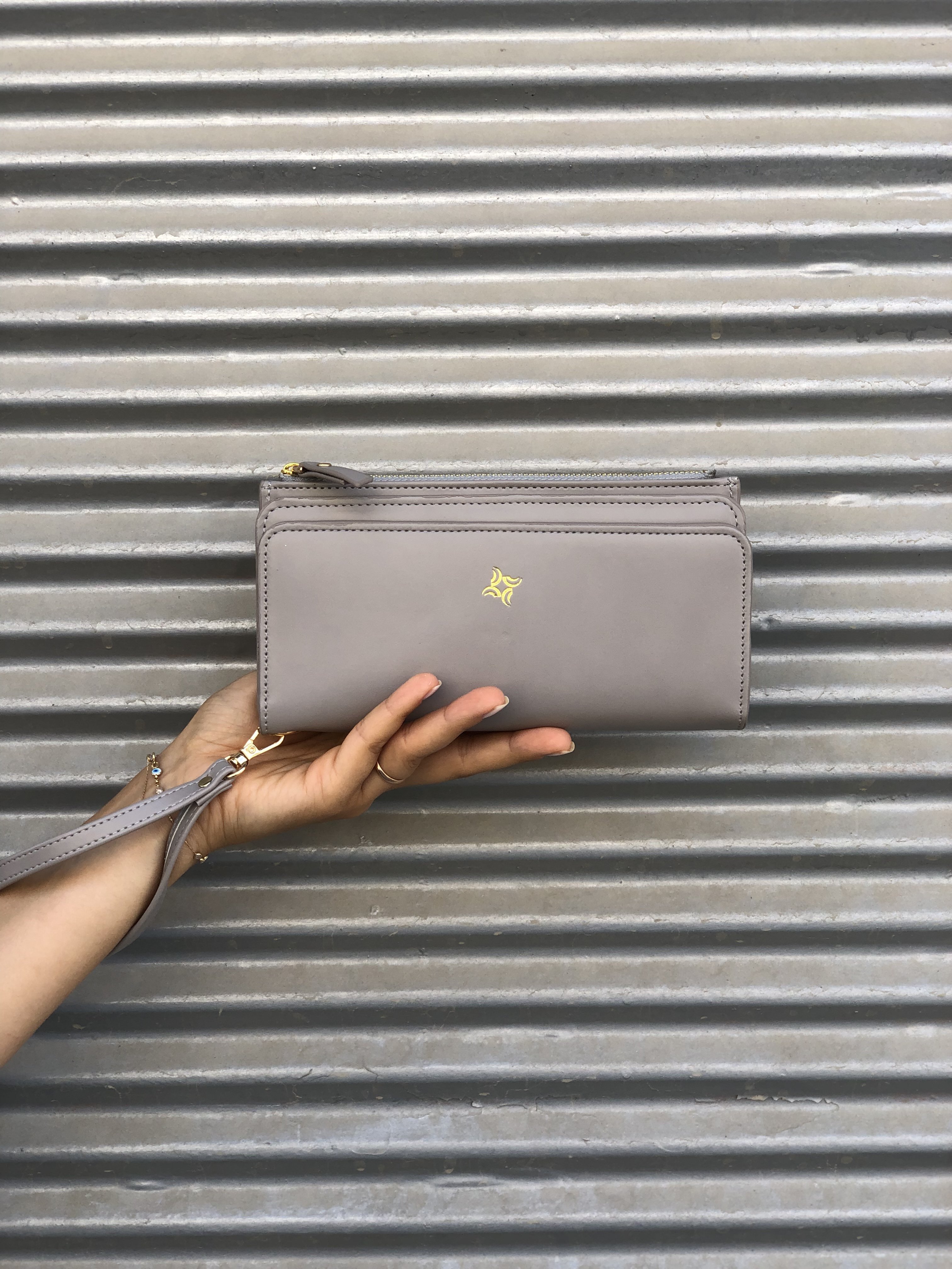 Çok Gözlü Bilek Askılı Kadın Cüzdanı Gri