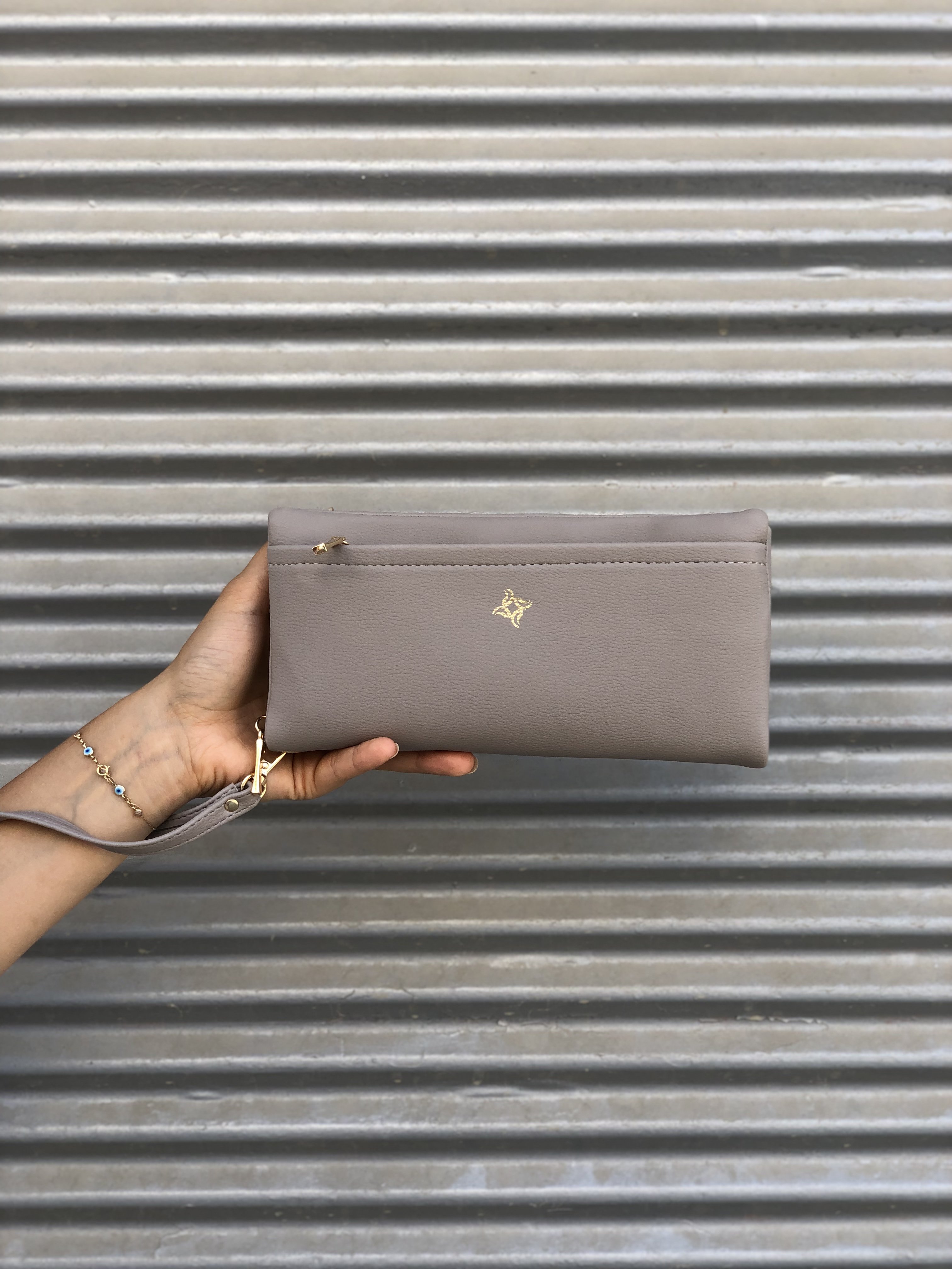 Bol Fermuarlı Kadın Cüzdanı Bej