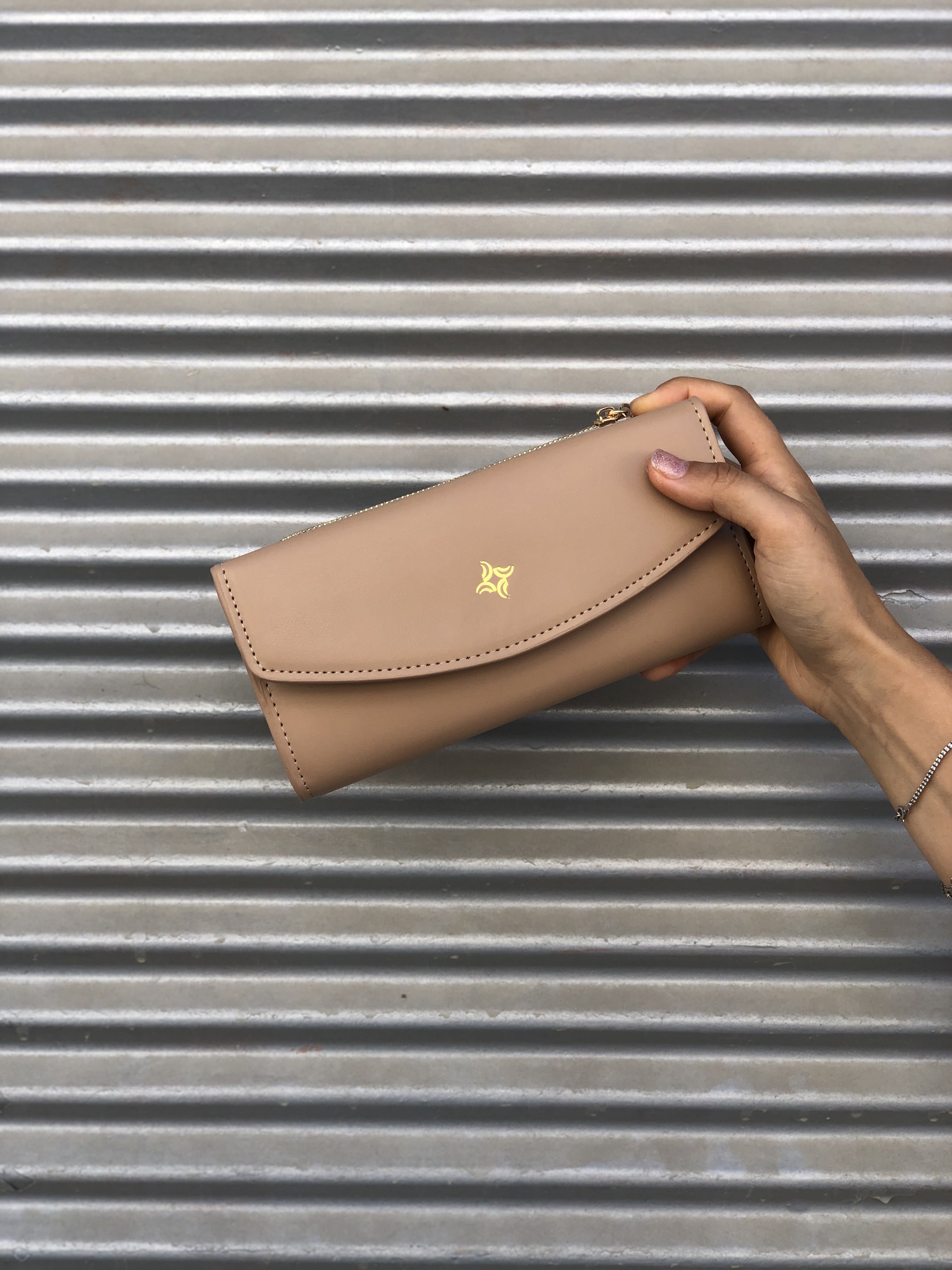 Önü Cep Detaylı Kadın Cüzdanı Vizon