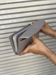 Önü Cep Detaylı Kadın Cüzdanı Gri