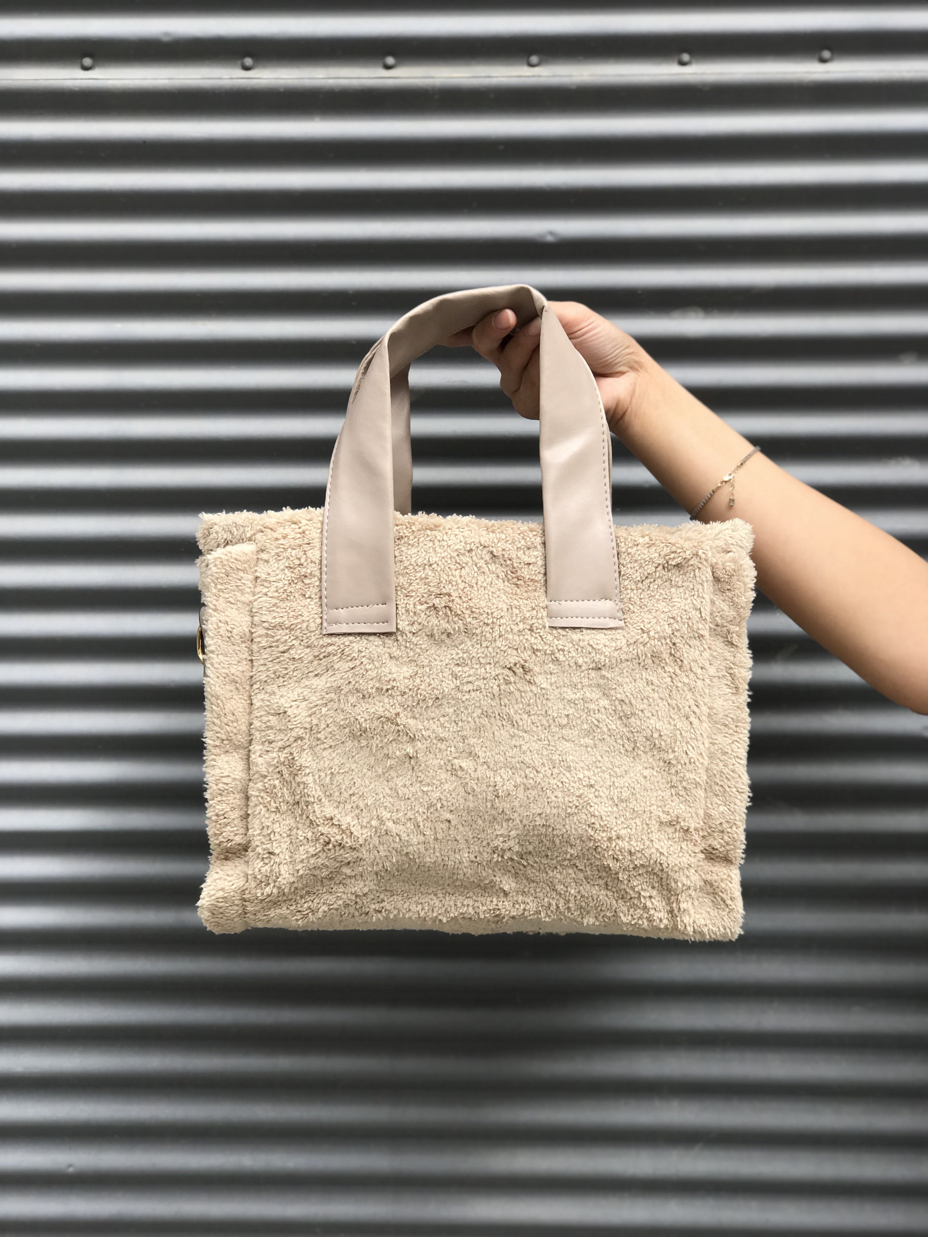 Pelüş Omuz Çantası Krem