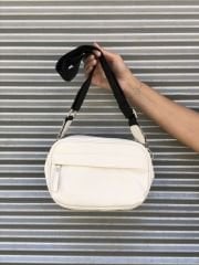 Önü Cepli Çapraz Çanta Beyaz