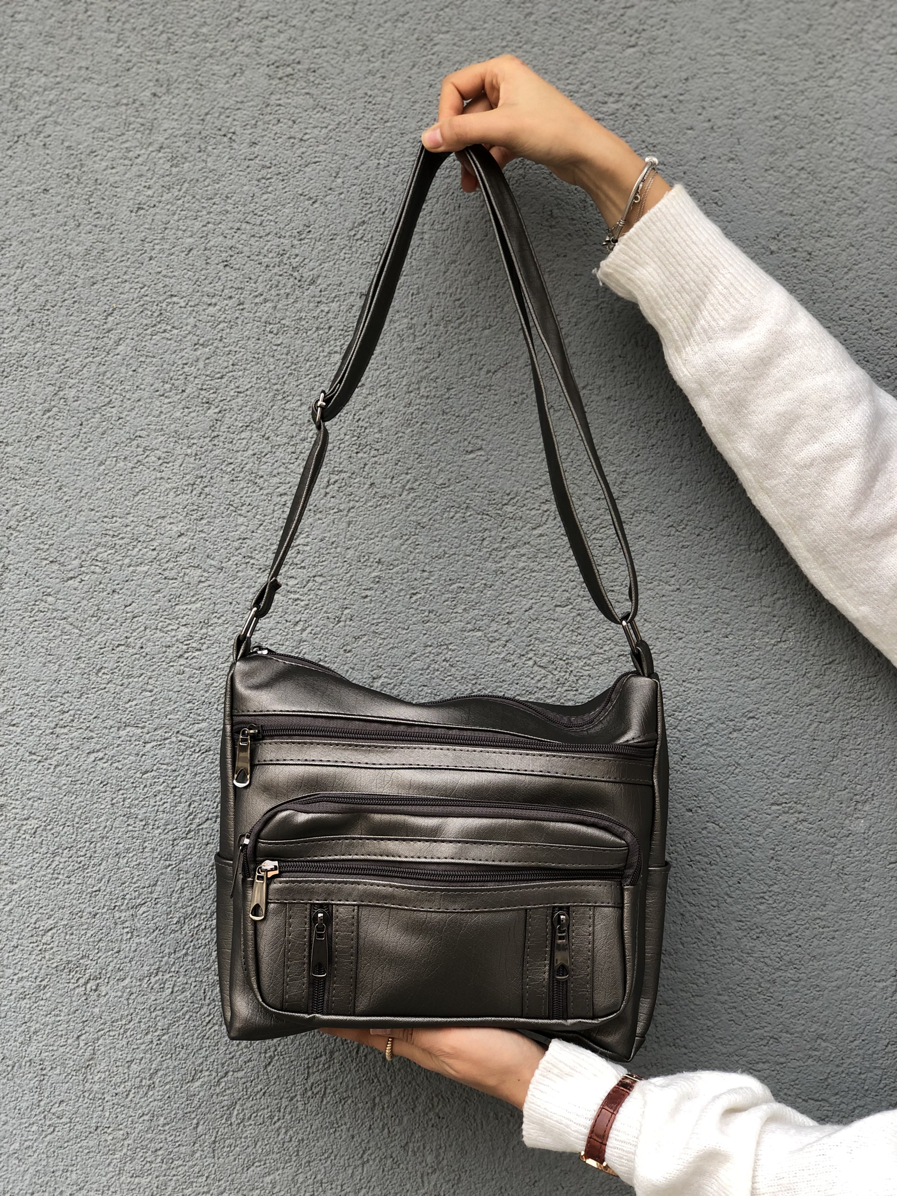 Bol Fermuarlı Yıkanmış Deri Kadın Çapraz Çanta Gümüş