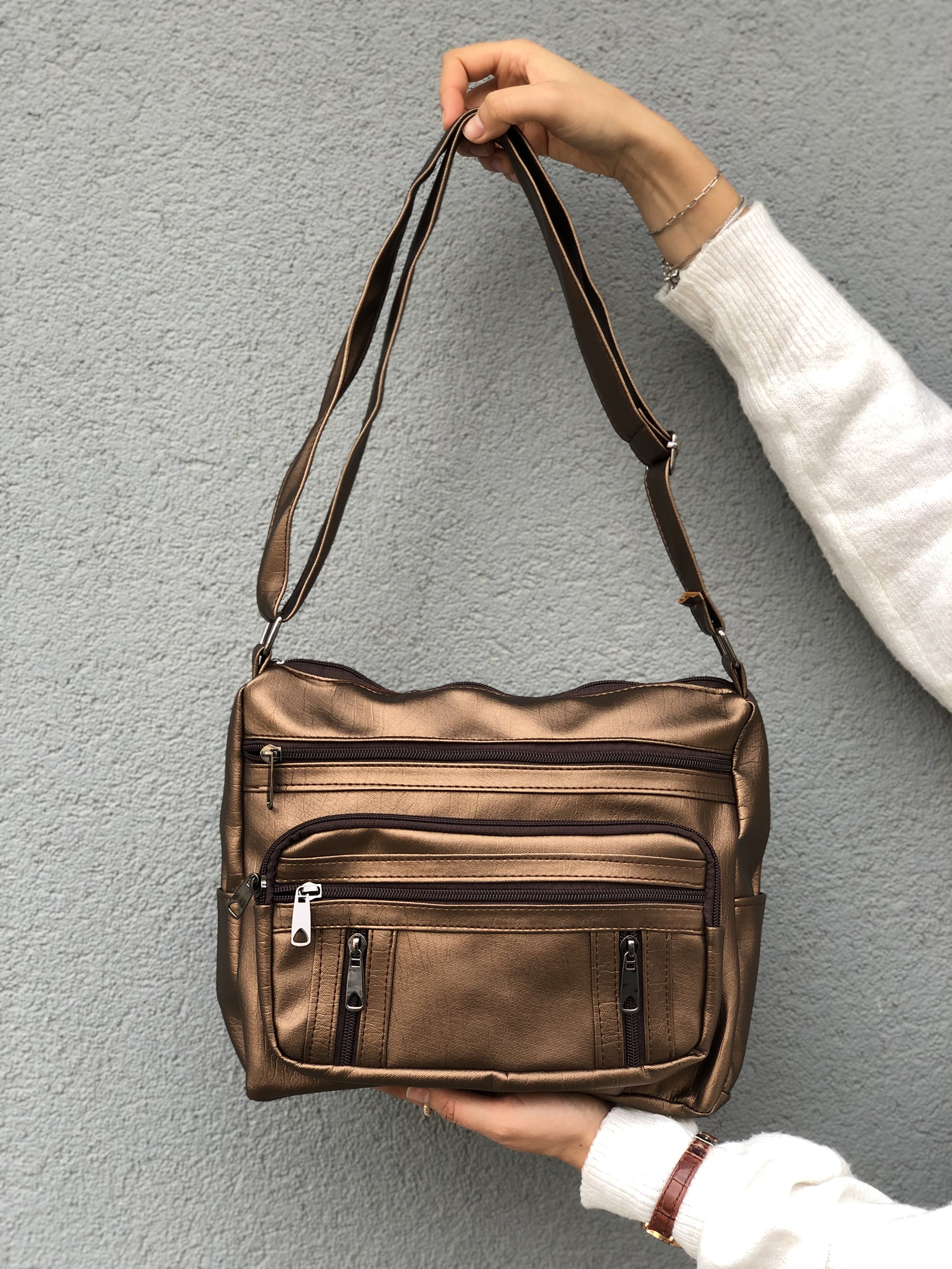 Bol Fermuarlı Yıkanmış Deri Kadın Çapraz Çanta Bakır